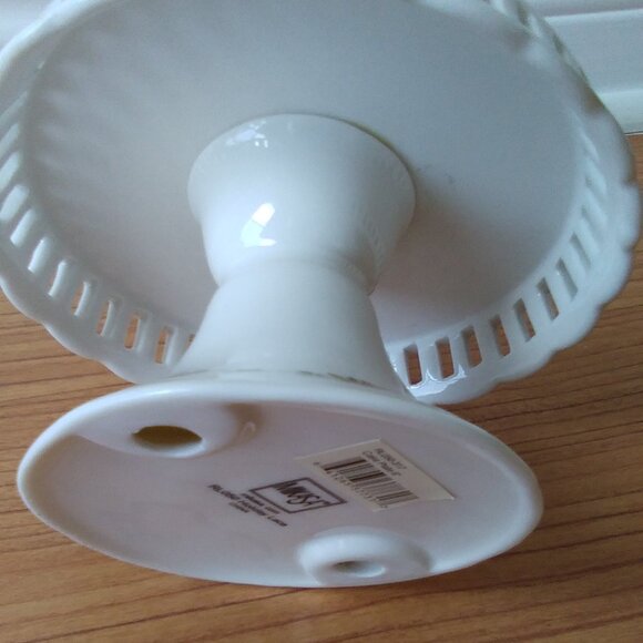 Mikasa 'Holiday Lace' Christmas Porcelain Cake Plate With Delicate Holly Design - Picture 7 of 11